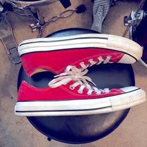 Red low top converse